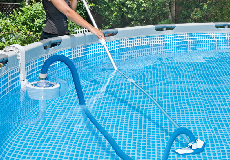 Thiết bị vệ sinh hồ bơi