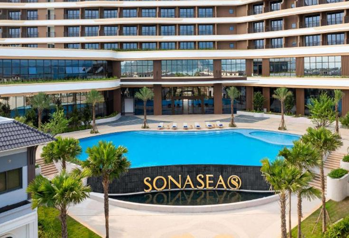 Bể bơi Khách sạn Wyndham Sonasea – CEO Vân Đồn